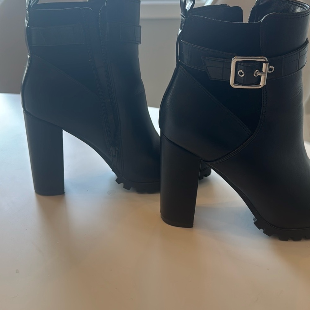 Shoe Dazzle Black Heeled Boots Sleek Modern Design